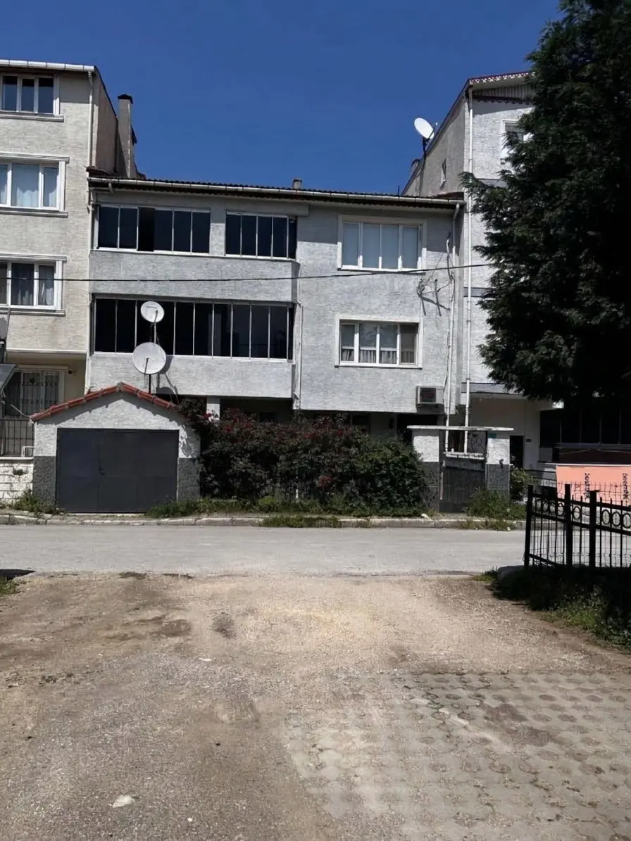 REMAX AREA’DAN GÜRSU KURTULUŞ'TA SATILIK BAHÇELİ 3 KATLI MÜSTAKİL EV