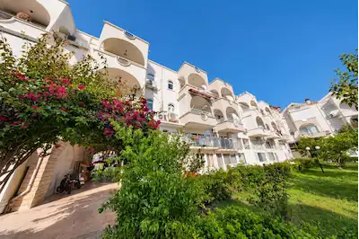 KEMER KERVANSARAY SİTESİNDE SATILIK 4+1 DUBLEKS