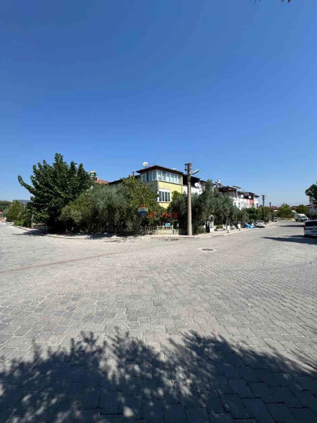 CUMHURİYET MAH. 6+1 KÖŞE TRİPLEKS, BAHÇELİ GÜNEY CEPHE FIRSAT EV