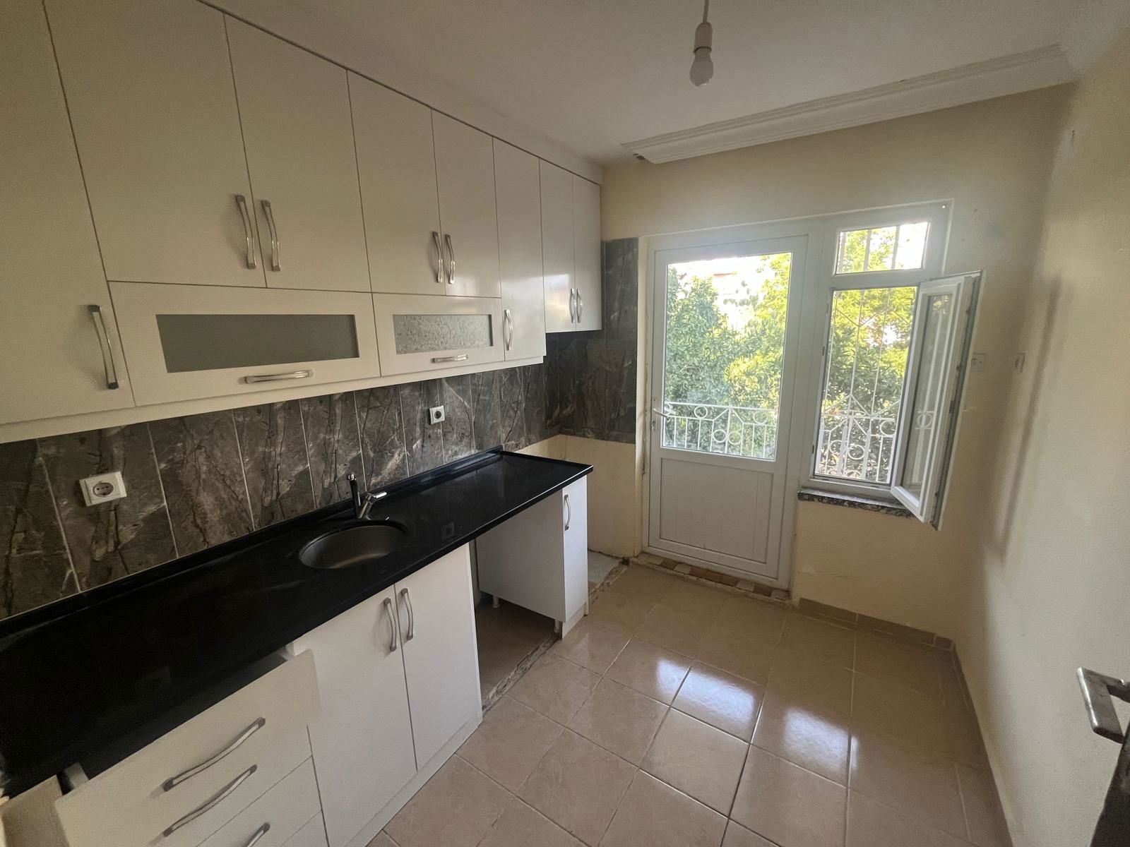 HER CEPHEDEN IŞIK ALAN FERAH AYRI MUTFAK 2+1  DAIRE