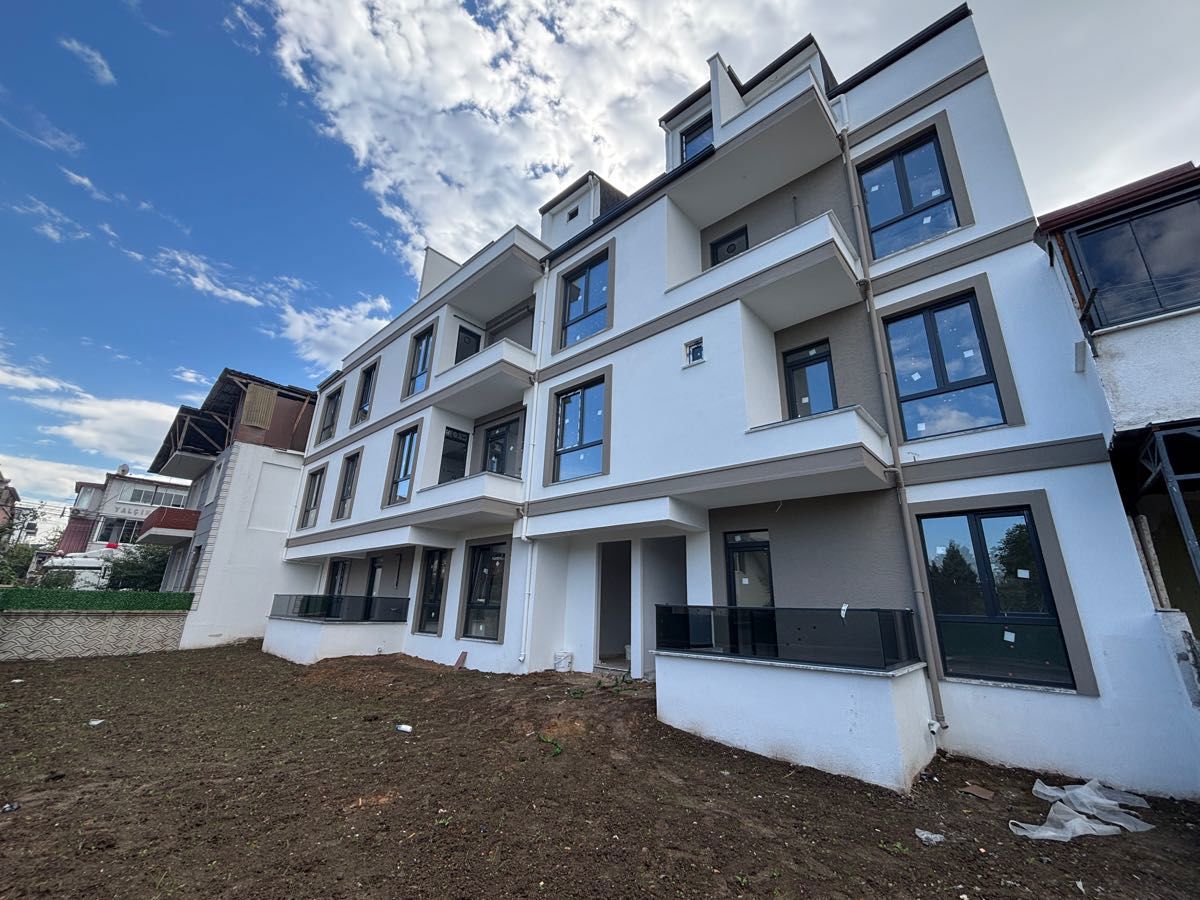 KARTEPE ATAEVLER’DE 2 + 1 ARA KAT DAİRE