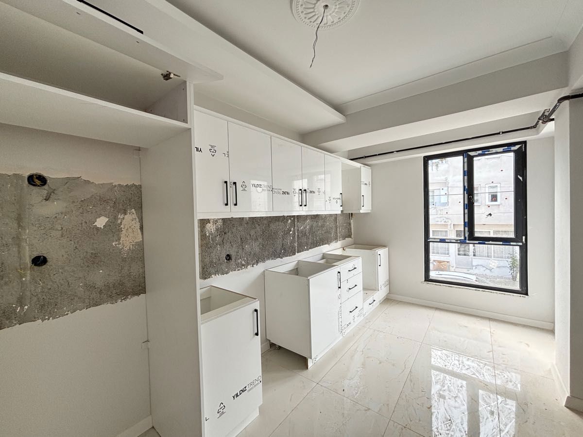 KARTEPE ATAEVLER’DE 2 + 1 ARA KAT DAİRE