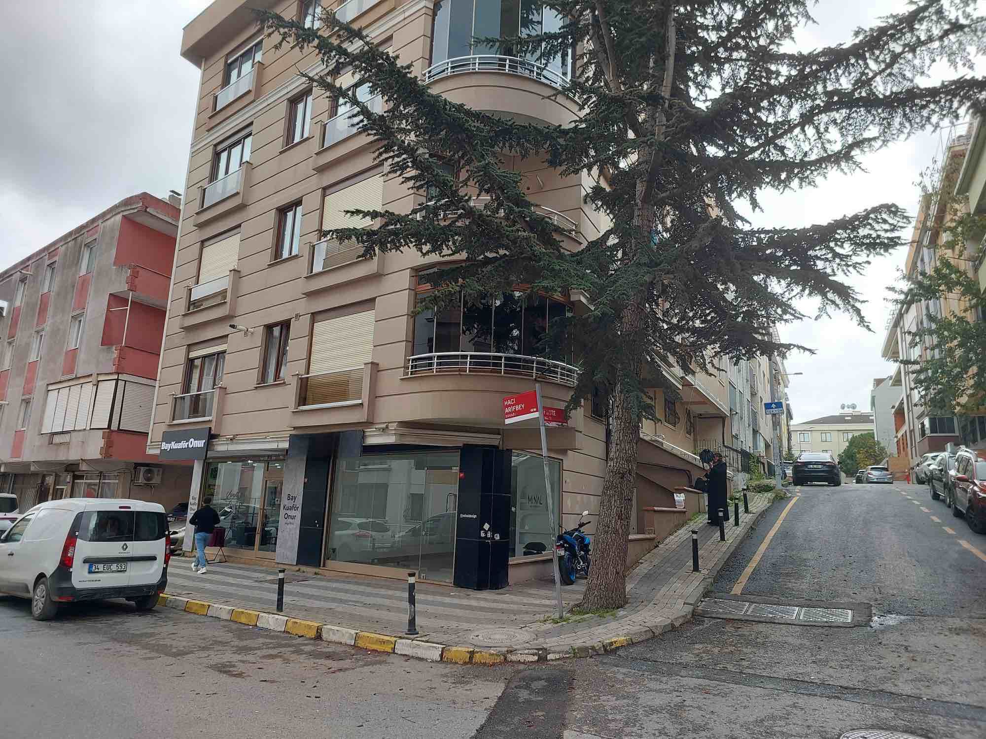 ÜSKÜDAR KISIKLI HACI ARİFBEY CAD KİRALIK DÜKKAN