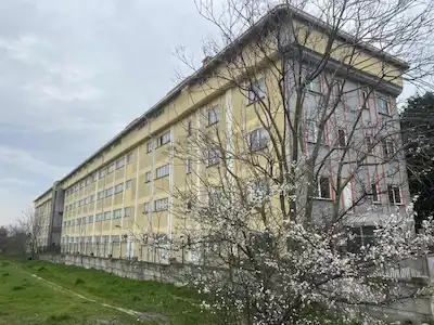 FIRUZKÖY’DE KİRALIK 8000 M2 DEPOLAMA VE HAFİF İMALATA UYGUN TİCARİ ÜNİTE