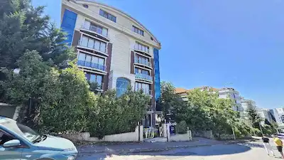 REMAX BEYAZ KONAK MAHALLESİ'NDE PARK MANZARALI SATILIK  4+1 DAİRE