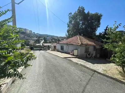 İZMIR KARABAĞLAR CENNETÇEŞME SATILIK KARGIR EV – ARSA