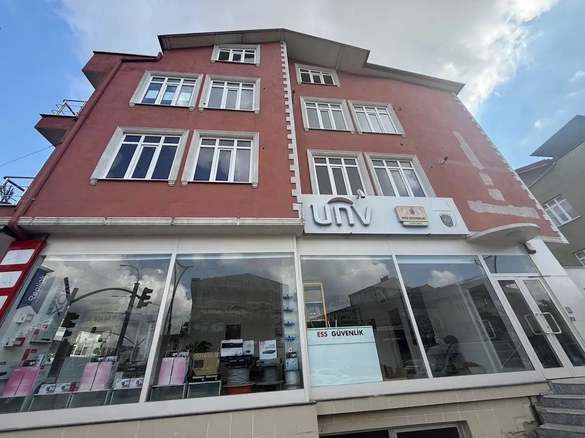 İZMİT’TE MERKEZİ KONUMDA 65 M² NET KİRALIK OFİS | 3. KAT | DOĞALGAZ KOMBİ