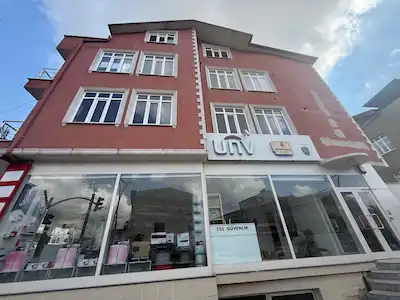 İZMİT’TE MERKEZİ KONUMDA 65 M² NET KİRALIK OFİS | 3. KAT | DOĞALGAZ KOMBİ