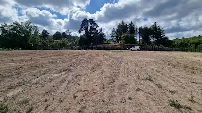 REMAX7TEPE DEN ANA CADDEYE 60 M CEPHELİ TAŞ DUVARLI ARSA