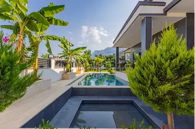 GÖYNÜK’TE DAĞ VE DENIZIN KESIŞTIĞI NOKTADA 569 M² ARSA İÇINDE 225 M2 4+1 MÜSTAKIL VILLA