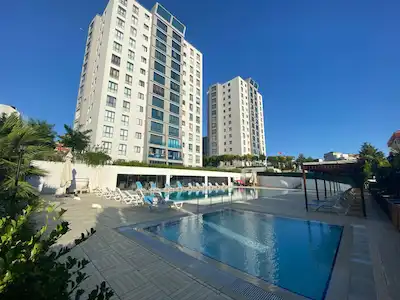 ÜMRANIYE SITE IÇINDE METROYA 150 MT SATILIK  ARAKAT DAİRE
