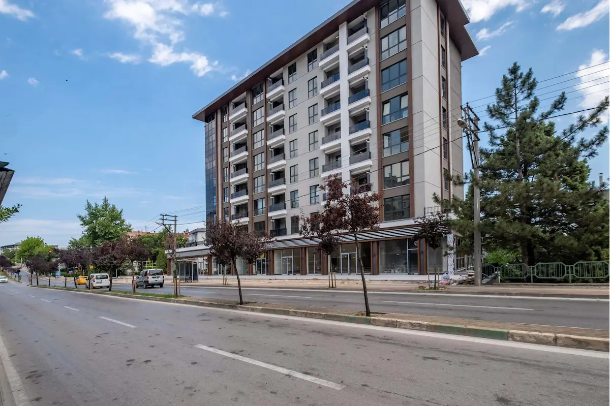 REMAX AREA DAN CADDE ÜZERINDE SATILIK ARA KAT SIFIR 3+1 DAIRE