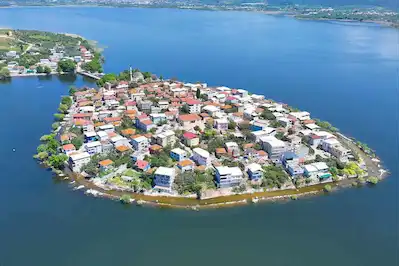 REMAX BEYAZ GÖLYAZI KÖYÜNDE KİRALIK 2+1 DAİRE