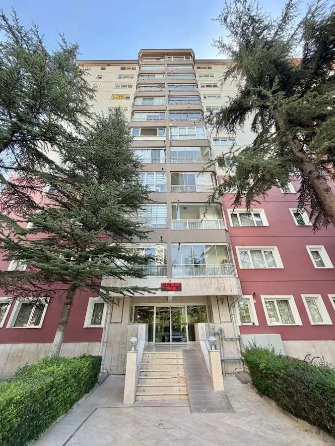 ÇANKAYA ÇİĞDEM MAH. DÜNYA 1 VADİ SİTESİNDE 3+1 SATILIK DAİRE