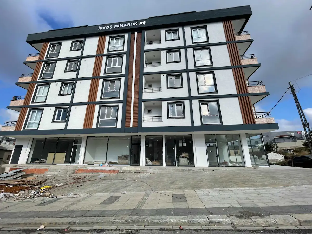 SULTANBEYLİ AYTOP GIDA SİTESİ YANI 380 M² 37 METRE VİTRİNLİ KİRALIK DÜKKAN
