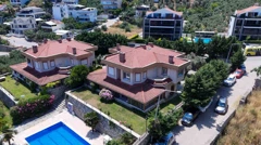  REMAX BEYAZ MUDANYA ALTINKUM'DA DENİZE SIFIR 6+2  SATILIK VİLLA
