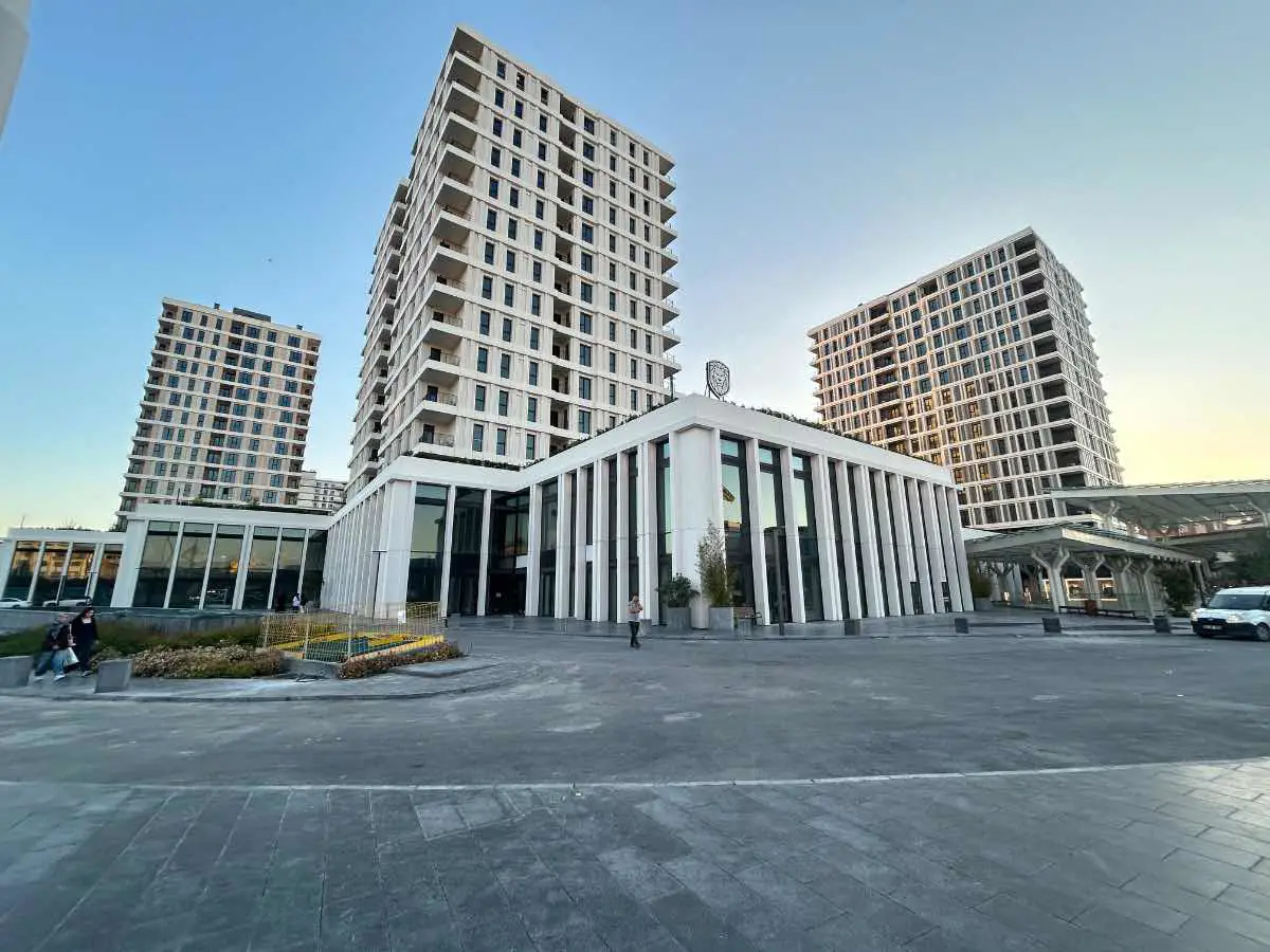 BAHÇELİEVLER BENESTA PROJESİNDE 85 M2 E.L ASFALTINA CEPHE SATILIK DÜKKAN