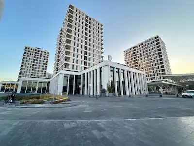 BAHÇELİEVLER BENESTA PROJESİNDE 85 M2 E.L ASFALTINA CEPHE SATILIK DÜKKAN