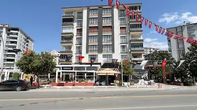 GÜNGÖR CADDESI | YÜZÜNCÜYIL PARKI KARŞISI SATILIK 3,5+1 DAIRE