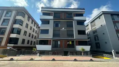 REMAX ONUR MALKOÇ'DAN BAHÇELİEVLER AKA KOLEJİ YAKINI | SIFIR BİNADA KİRALIK 2+1 DAİRE