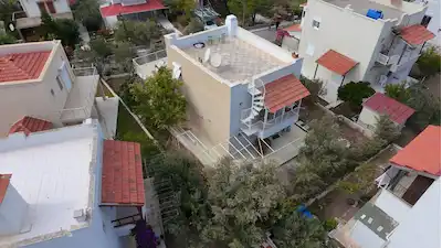 60 ÇEŞME ILDIRDA SİTE İÇİ DENİZ MANZARALI MÜSTAKİL SATILIK VİLLA