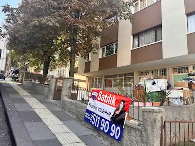 🏡 SOKULLU CADDESİ ŞEFTALİ SOKAK’TA KAPALI MUTFAKLI, KAPALI GARAJLI SATILIK 2+1