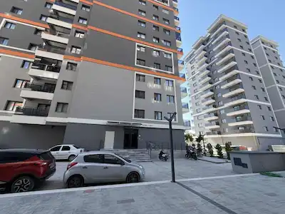 BORNOVA TUVAL YAPI’DA DENİZ GÖREN CEPHEDE KİRALIK 2+1 DAİRE..
