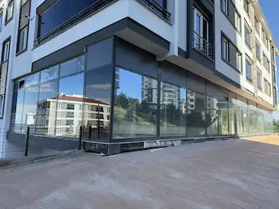 HARİKA KONUM 30 METRE VİTRİN CEPHELİ DEPOLU NET 450 M2 KAPALI ALAN TİCARİ İŞYERİ