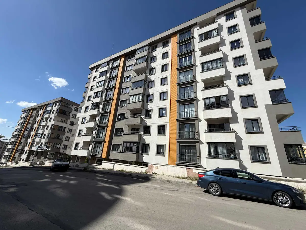 REMAX İLKE'DEN PALANDÖKEN KONUTLARI'NDA 3+1 KİRALIK DAIRE
