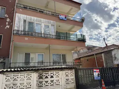 REMAX DESIGN ARAŞTIRMA HASTANESİ KARŞISINDA KOMPLE SATILIK BİNA