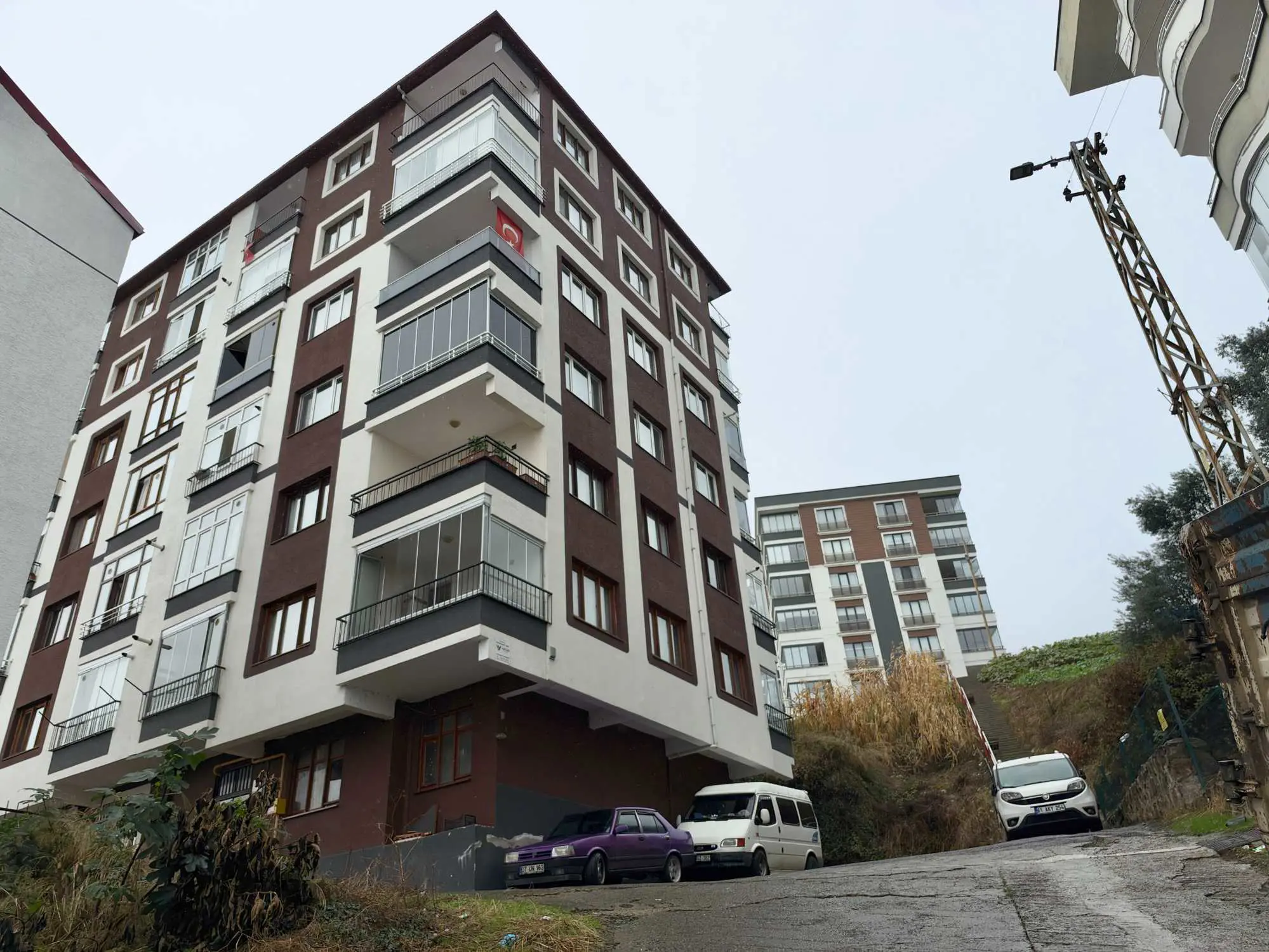 AKÇAABAT ÇOLAKLI'DA MASRAFSIZ 3+1 SATILIK DAİRE ( SAHİLE 145M