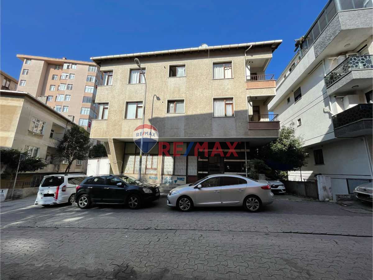 İÇERENKÖY' DE ANA CADDEYE YAKIN KÖŞE BİNA