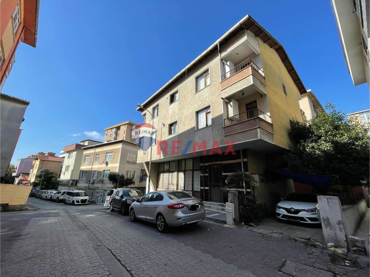 İÇERENKÖY' DE ANA CADDEYE YAKIN KÖŞE BİNA