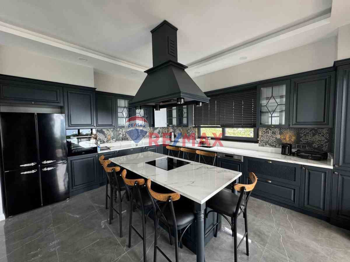 AKYAZI DENİZ MANZARALI SATILIK LÜKS VİLLA