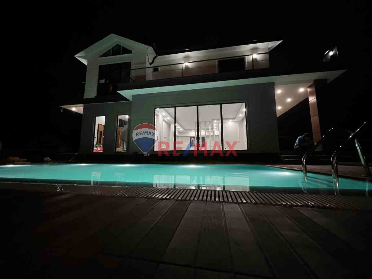 AKYAZI DENİZ MANZARALI SATILIK LÜKS VİLLA