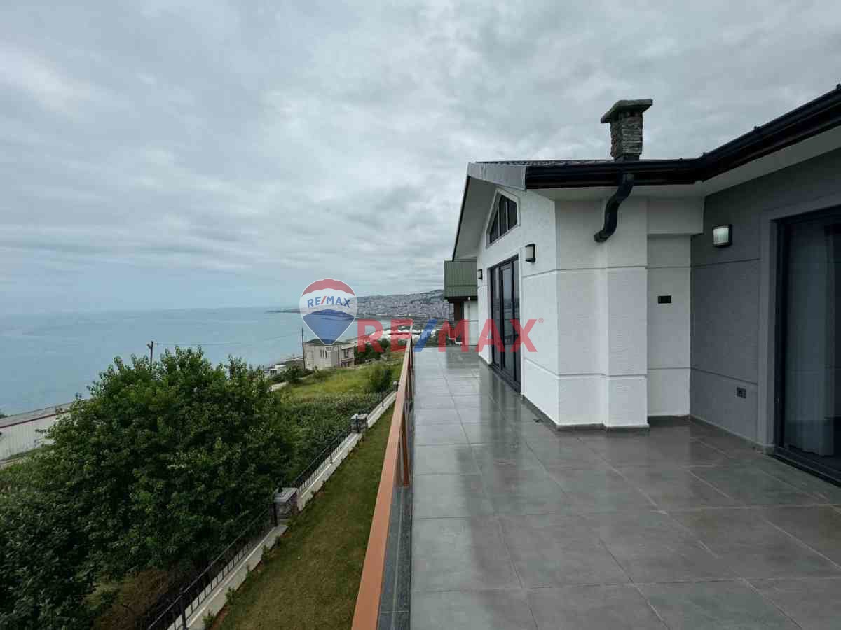 AKYAZI DENİZ MANZARALI SATILIK LÜKS VİLLA