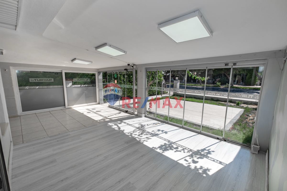 ÇEŞME ALAÇATI AĞAÇLI YOLA CEPHELİ MÜSTAKİL KİRALIK İŞ YERİ