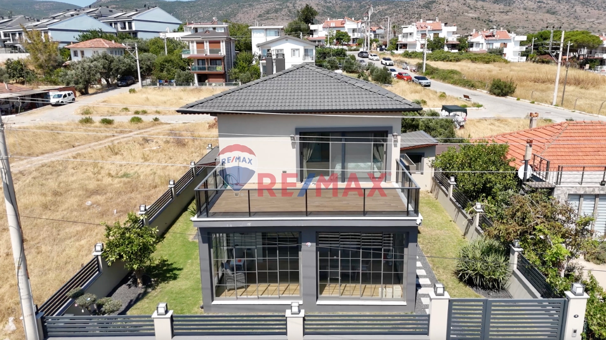 MÜSTAKIL YAPISIYLA ÖZEL BIR YAŞAM ALANI SUNAN EŞYALI VILLA