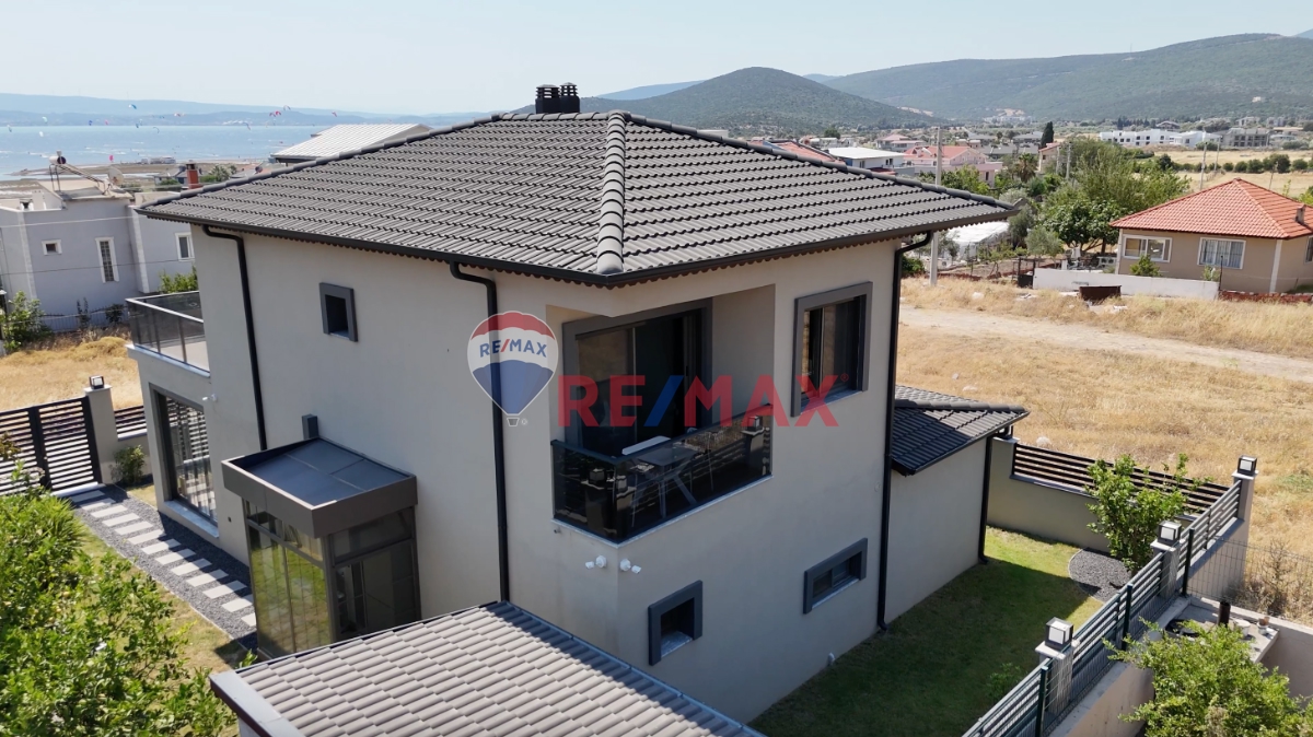 MÜSTAKIL YAPISIYLA ÖZEL BIR YAŞAM ALANI SUNAN EŞYALI VILLA