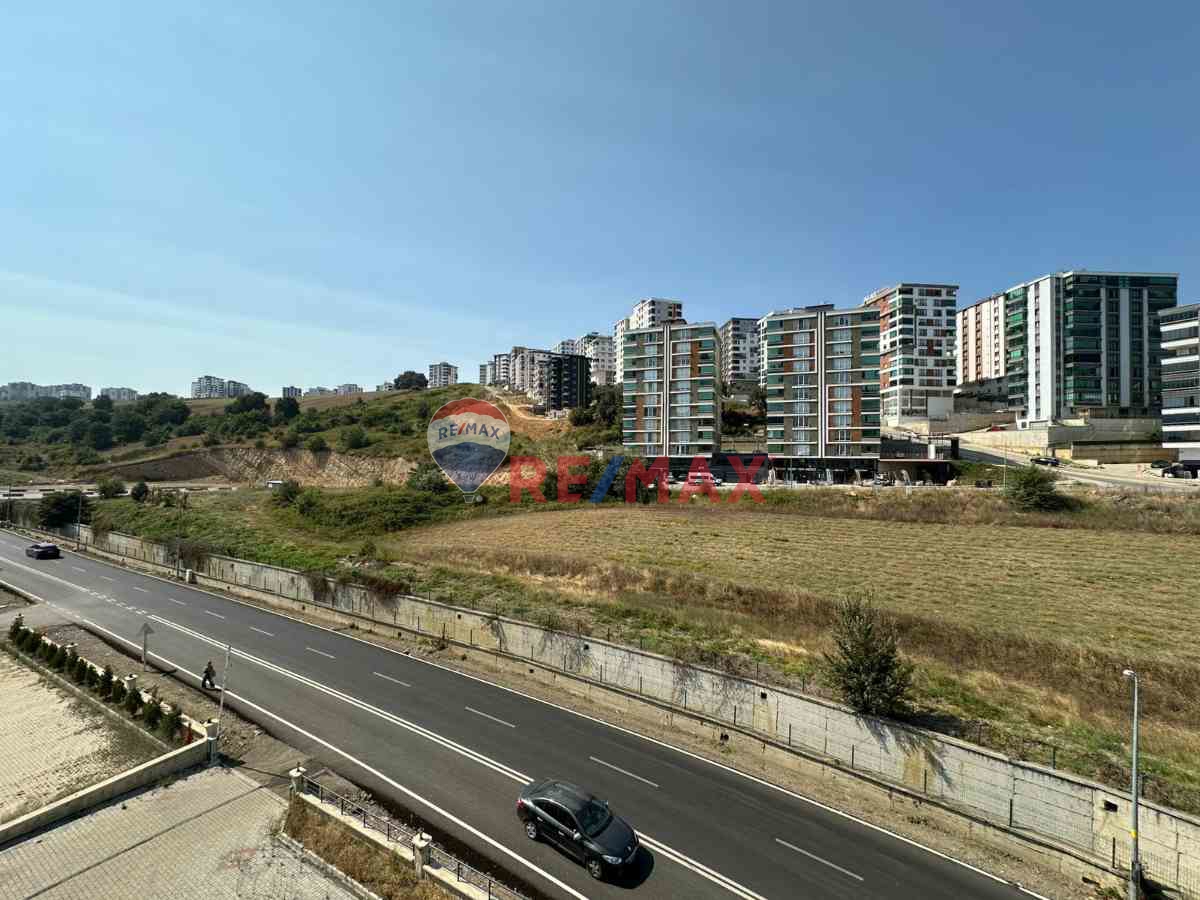 RE/MAX MÜLK AYŞE EROL'DAN MERKEZİ KONUMDA KİRALIK 1+1 DAİRE