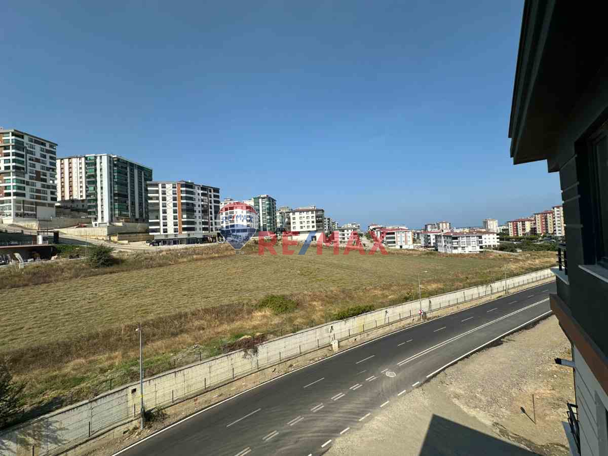 RE/MAX MÜLK AYŞE EROL'DAN MERKEZİ KONUMDA KİRALIK 1+1 DAİRE
