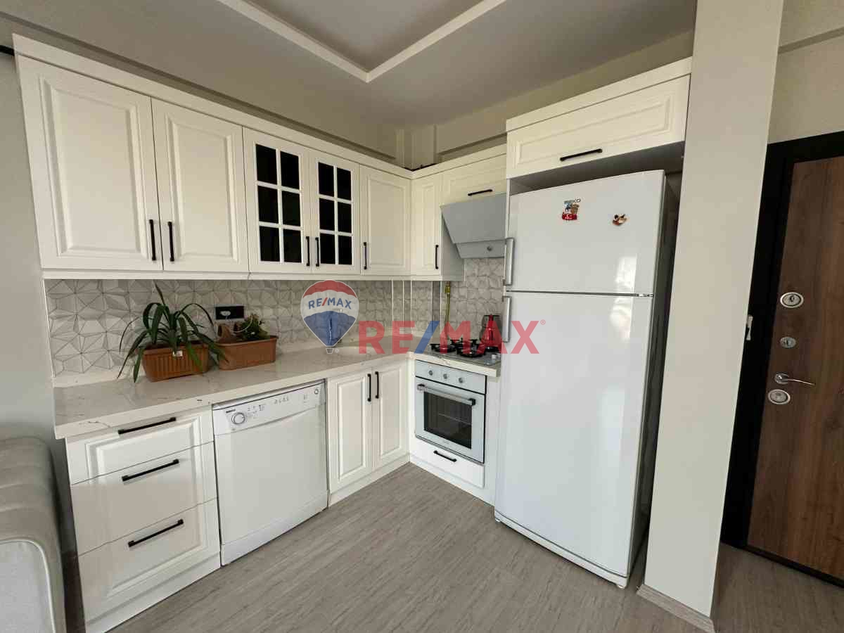 RE/MAX MÜLK AYŞE EROL'DAN MERKEZİ KONUMDA KİRALIK 1+1 DAİRE