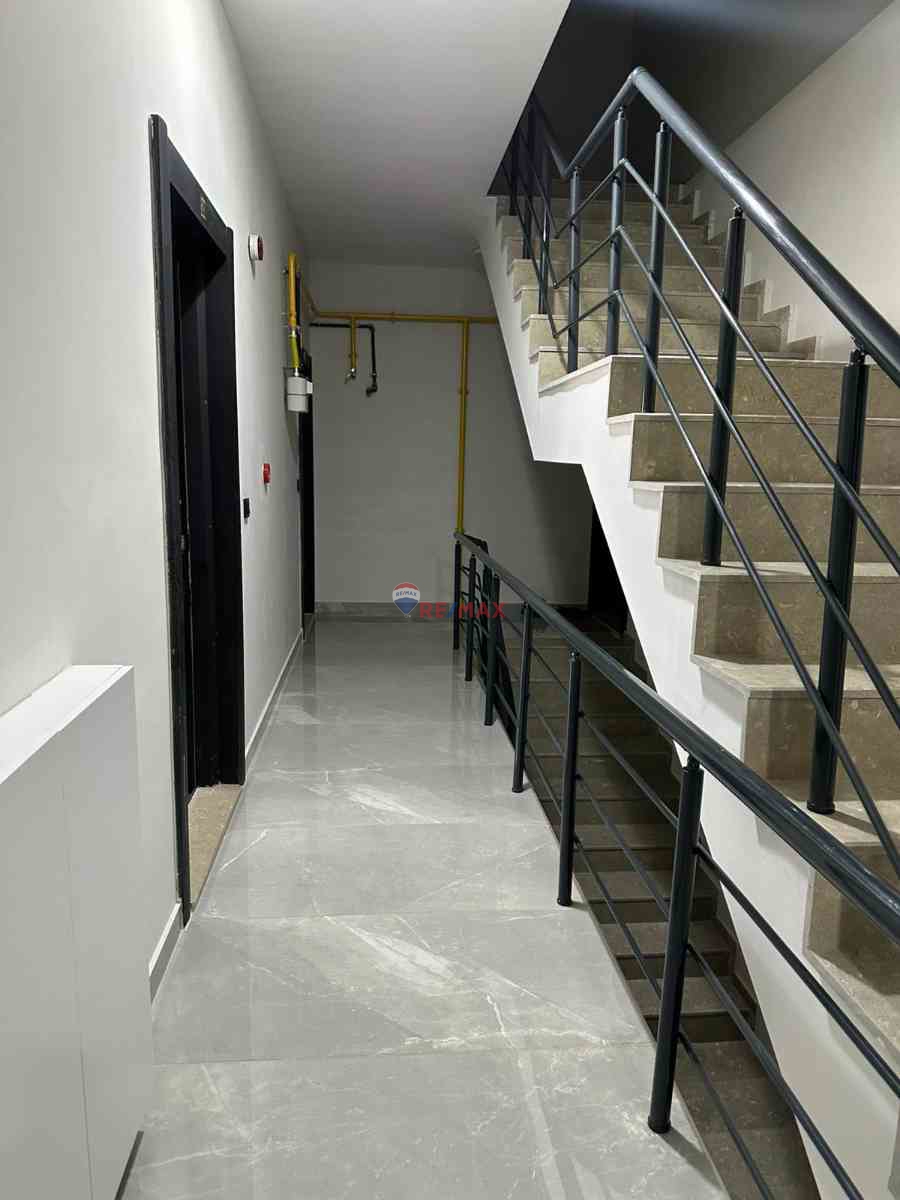 RE/MAX MÜLK AYŞE EROL'DAN MERKEZİ KONUMDA KİRALIK 1+1 DAİRE