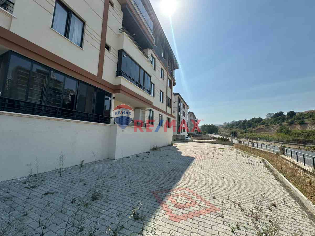 RE/MAX MÜLK AYŞE EROL'DAN MERKEZİ KONUMDA KİRALIK 1+1 DAİRE