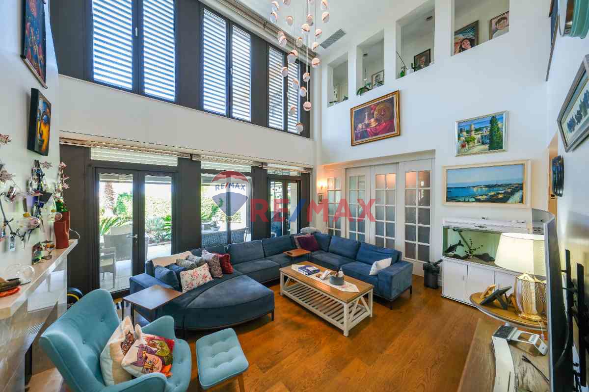 ZEKERİYAKÖY ORMANADA’DA NADİR KİRALIK H480 VİLLA – HAVUZ & BAHÇE KEYFİ