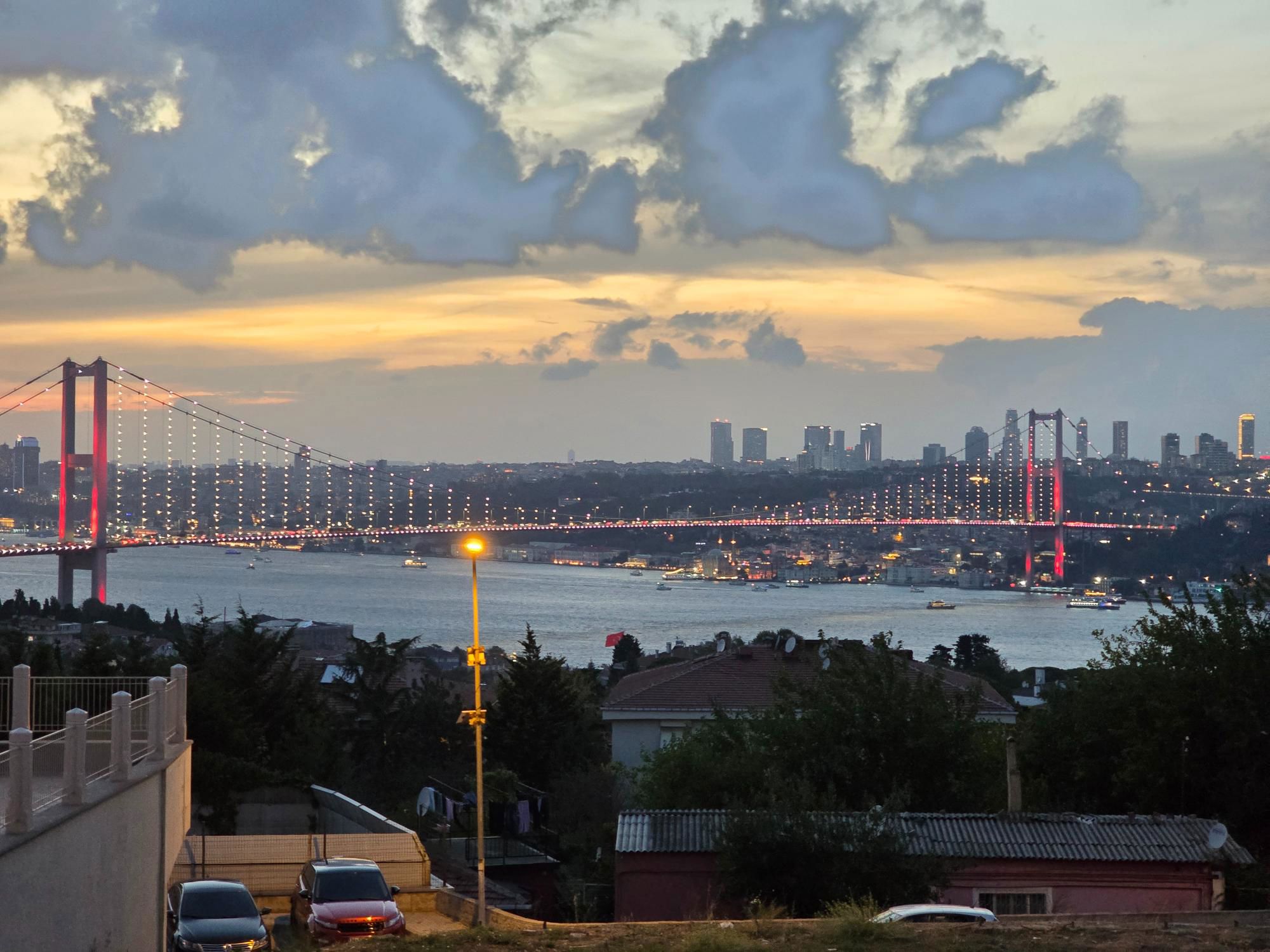 REMAX DAN BEYLERBEYI KÜPLÜCE İSKANLI FULL BOĞAZ MANZARALI 2+1