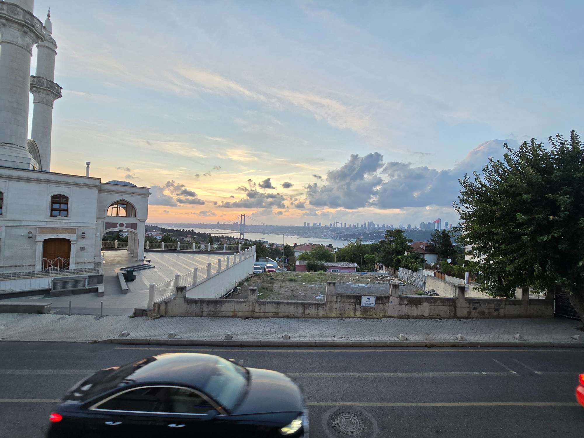 REMAX DAN BEYLERBEYI KÜPLÜCE İSKANLI FULL BOĞAZ MANZARALI 2+1