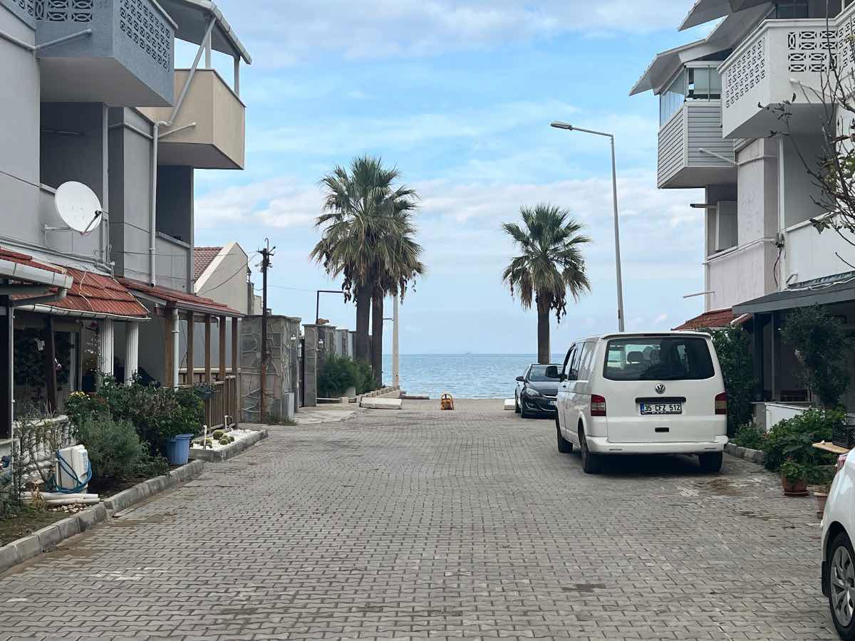 URLA’DA DENİZE 100 METRE MESAFEDE SATILIK 4+1 BAHÇELİ DAİRE