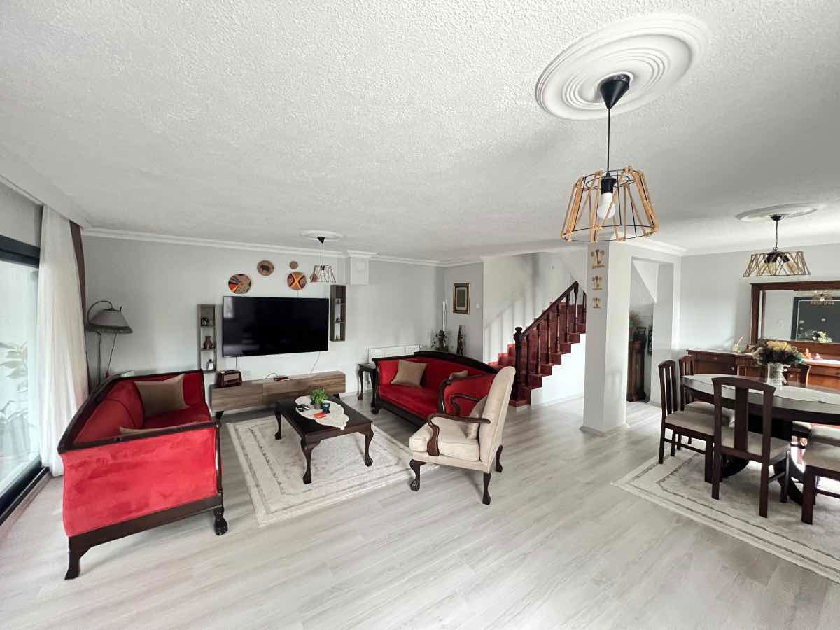 URLA’DA DENİZE 100 METRE MESAFEDE SATILIK 4+1 BAHÇELİ DAİRE