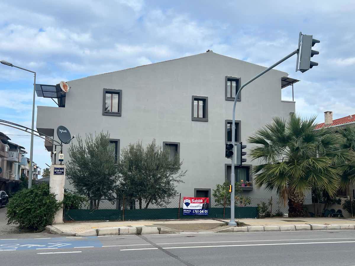 URLA’DA DENİZE 100 METRE MESAFEDE SATILIK 4+1 BAHÇELİ DAİRE